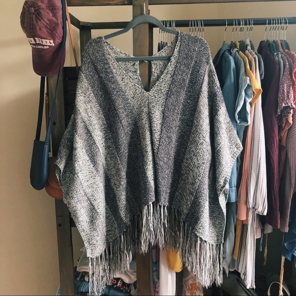 Charlotte Russe Poncho (S/M)